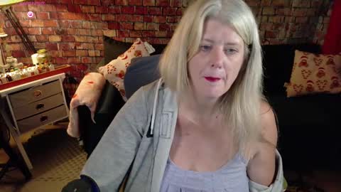 Snapshot of alicescuriosity chatting on December 2024 02:45:02 AM Alices Curiosity online show from December 2024 02:45:02 AM