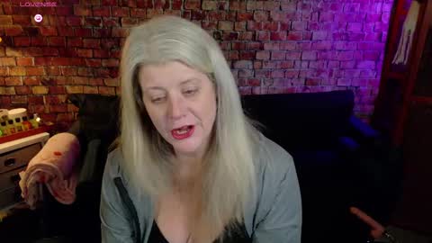 Snapshot of alicescuriosity chatting on January 2025 04:10:02 AM Alices Curiosity online show from January 2025 04:10:02 AM