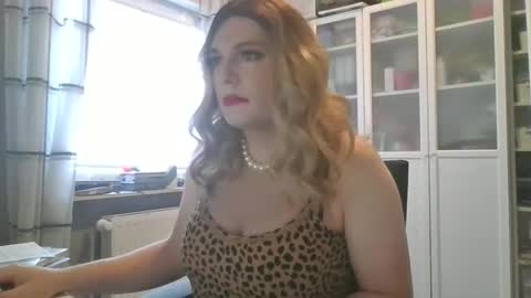 Snapshot of alicesissx13 chatting on October 2025 08:33:01 AM Alice online show from October 2025 08:33:01 AM