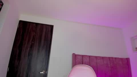 A L I C E  T H U N D E R online show from April 2026 02:36:01 AM