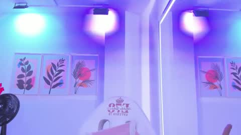 alicia online show from September 2025 03:39:02 AM