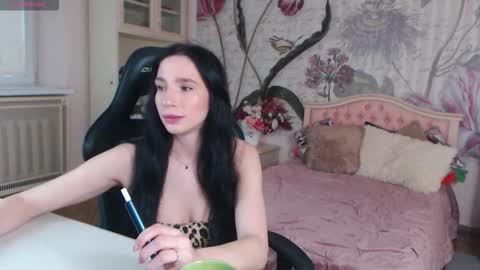 Snapshot of aliciabow chatting on November 2025 01:13:01 PM Veronica online show from November 2025 01:13:01 PM
