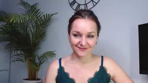Snapshot of alicialux chatting on January 2025 08:11:02 AM Alicia online show from January 2025 08:11:02 AM