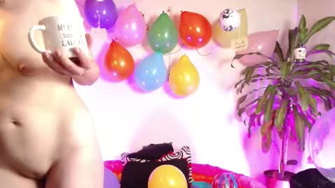 Snapshot of aliciawithe chatting on October 2025 12:17:01 PM Alicia online show from October 2025 12:17:01 PM