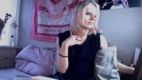 Alien Bella online show from February 2026 01:23:02 PM