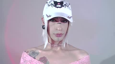 Snapshot of alienexxx chatting on January 2025 08:33:01 AM online show from January 2025 08:33:01 AM
