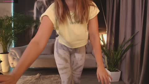 Snapshot of aliessia chatting on October 2025 06:50:02 PM Aliessia online show from October 2025 06:50:02 PM