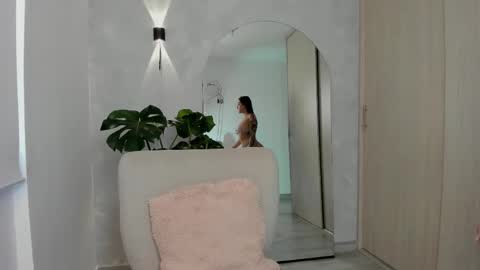 Snapshot of aliessiarose1 chatting on May 2026 11:18:02 AM Ali online show from May 2026 11:18:02 AM