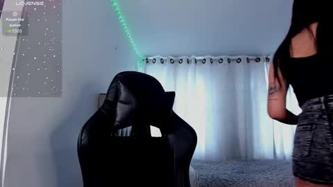 Snapshot of aliice_walker_ chatting on November 2025 04:44:01 PM aliice_walker_ online show from November 2025 04:44:01 PM