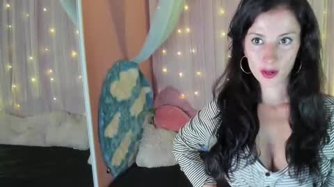 Snapshot of aliiz_01 chatting on December 2024 06:39:01 PM Camii online show from December 2024 06:39:01 PM