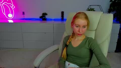 Alina online show from October 2025 12:11:01 PM