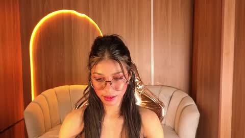 alina_b_ online show from April 2026 08:39:01 PM
