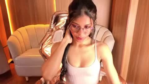 alina_b_ online show from April 2026 08:00:02 PM