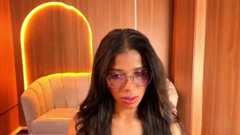 alina_b_ online show from June 2026 07:49:01 PM