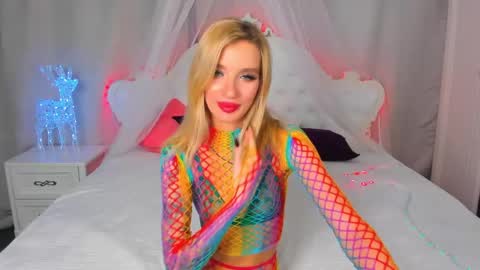 Snapshot of alina_lovelyx chatting on December 2024 04:28:02 AM Alina online show from December 2024 04:28:02 AM