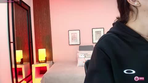 Alina online show from November 2025 10:48:01 AM