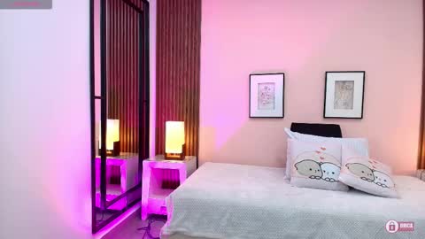 Alina online show from November 2025 11:43:01 AM