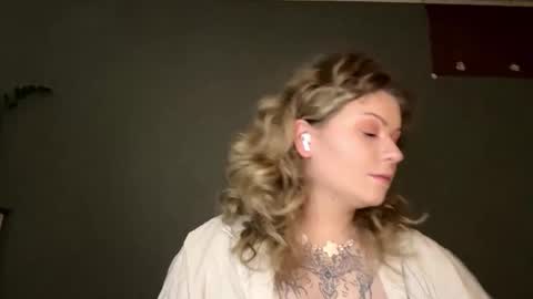 Snapshot of alinahotgirl chatting on March 2026 01:04:02 PM Alina online show from March 2026 01:04:02 PM