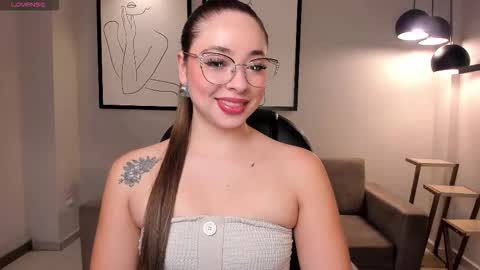 Snapshot of alinakravitz_ chatting on October 2025 12:07:02 PM alinakravitz_ online show from October 2025 12:07:02 PM