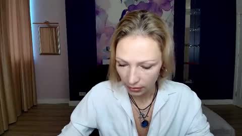 Snapshot of alinamoor chatting on October 2025 05:52:01 AM AlinaMoor online show from October 2025 05:52:01 AM