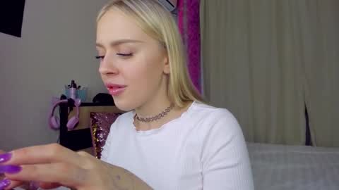 Snapshot of alinaocean chatting on October 2025 07:00:01 PM alinaocean online show from October 2025 07:00:01 PM