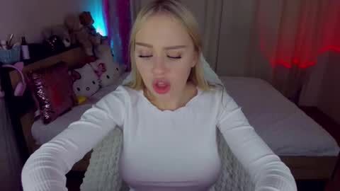 Snapshot of alinaocean chatting on October 2025 06:28:02 PM alinaocean online show from October 2025 06:28:02 PM