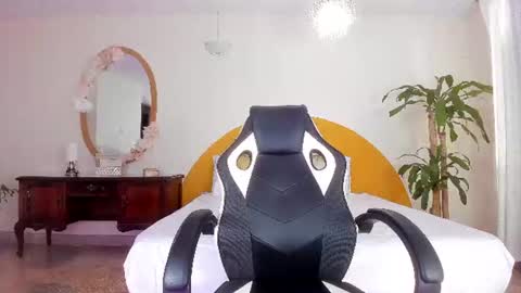 AlinaSimmons online show from June 2026 01:00:02 PM