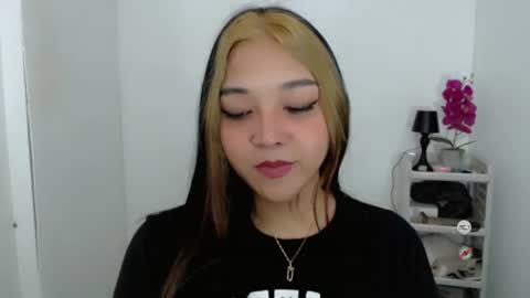Snapshot of alisa_kiss_ chatting on April 2026 06:05:02 PM Shanti xhey online show from April 2026 06:05:02 PM