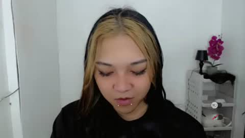 Snapshot of alisa_kiss_ chatting on May 2026 05:32:01 PM Shanti xhey online show from May 2026 05:32:01 PM