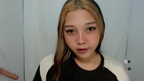 Snapshot of alisa_kiss_ chatting on May 2026 04:03:02 PM Shanti xhey online show from May 2026 04:03:02 PM