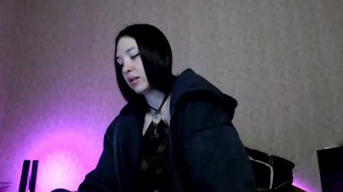 alisaadoll online show from November 2025 01:09:02 PM