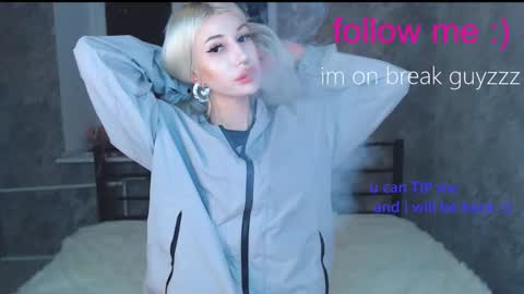 Snapshot of alison_moonlight chatting on October 2025 10:43:02 PM Alison online show from October 2025 10:43:02 PM