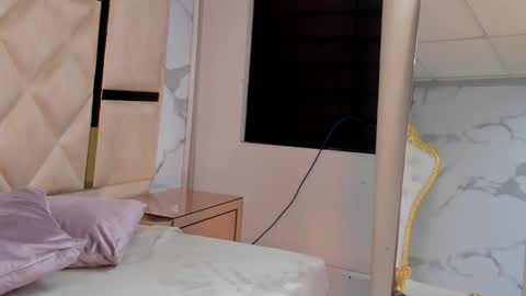 alisonmoon72 online show from April 2026 07:53:01 PM