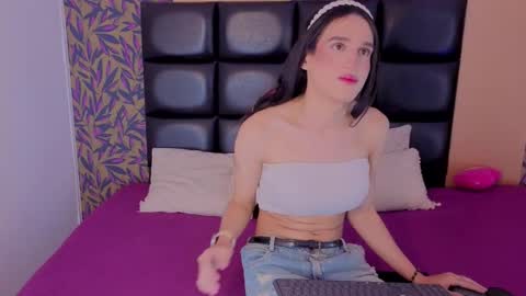 Snapshot of alisonn_doll_ chatting on December 2025 08:37:02 PM Alison online show from December 2025 08:37:02 PM