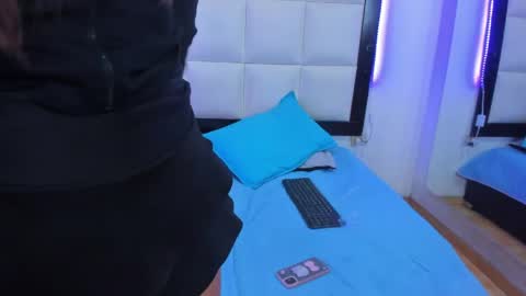 Aliss and Aron online show from April 2026 05:30:01 PM