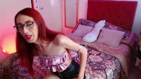 alissesallie_ online show from April 2026 07:45:02 PM