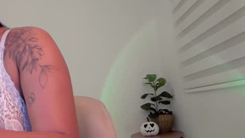 alisson online show from October 2025 05:50:02 AM