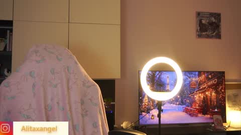 Snapshot of alitaangel_ chatting on December 2024 07:28:01 PM A L I T A online show from December 2024 07:28:01 PM