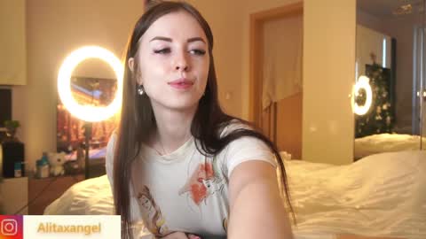 Snapshot of alitaangel_ chatting on January 2025 11:04:02 AM A L I T A online show from January 2025 11:04:02 AM