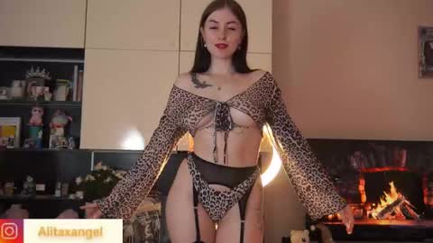 Snapshot of alitaangel_ chatting on February 2025 01:44:02 PM A L I T A online show from February 2025 01:44:02 PM