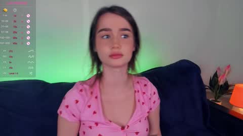 Snapshot of alivialovely chatting on October 2025 12:59:01 PM Alivia online show from October 2025 12:59:01 PM