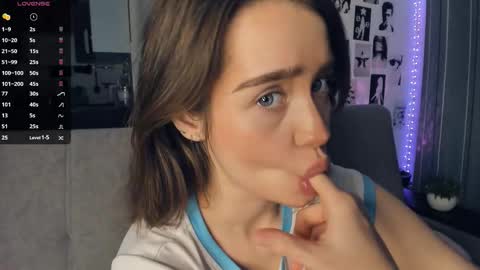 Snapshot of alivialovely chatting on November 2025 09:42:02 AM Alivia online show from November 2025 09:42:02 AM