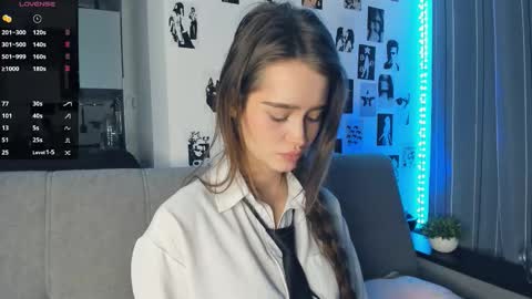 Snapshot of alivialovely chatting on November 2025 09:32:01 AM Alivia online show from November 2025 09:32:01 AM