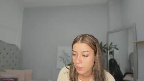 alix_18 online show from September 2025 11:21:01 AM