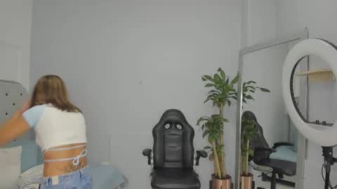 alix_18 online show from September 2025 11:21:02 AM