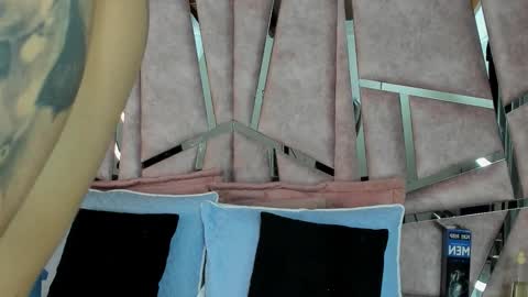 alix online show from October 2025 09:37:01 PM