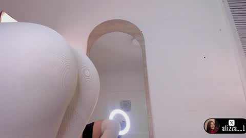 alizza_ online show from June 2026 11:52:01 AM