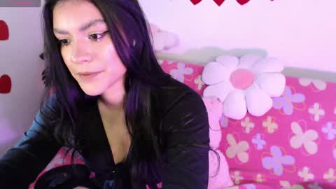 Snapshot of all_smiles_here chatting on February 2025 09:39:02 PM Lola online show from February 2025 09:39:02 PM