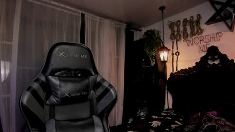 Snapshot of allanhurtss chatting on December 2024 01:30:01 AM online show from December 2024 01:30:01 AM