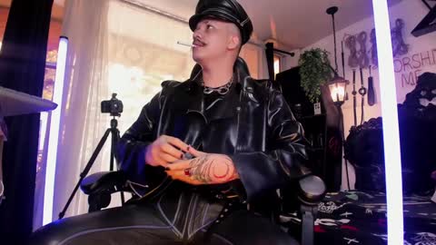 Snapshot of allanhurtss chatting on December 2024 04:38:02 PM online show from December 2024 04:38:02 PM